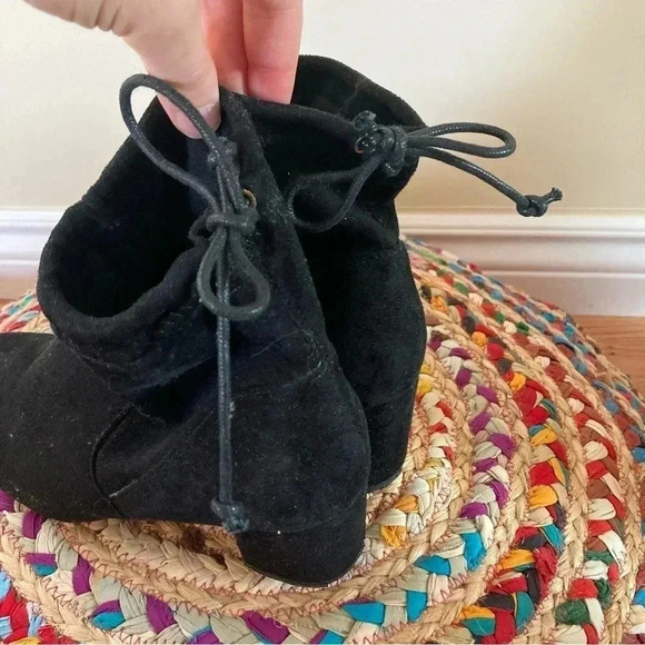 Steve Madden microsuede  black ankle boots - Picture 5 of 5